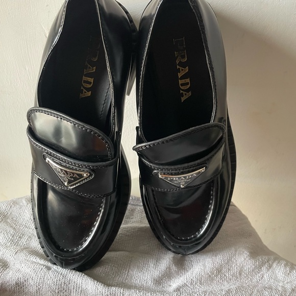 💎⭐️Authentic ⭐️Prada Women’s Leather Slip-On Loafers - Picture 10 of 14